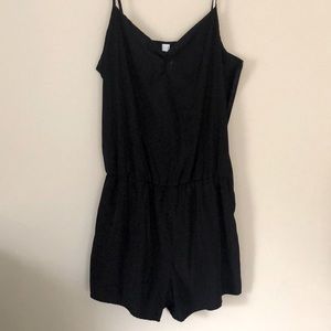 Black basics romper